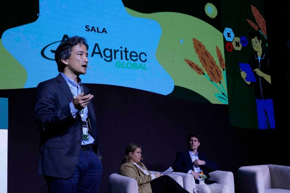 Nuestro cofundador Fernando Yu presentando sobre riesgo climático y coberturas paramétricas en Rosario, Argentina